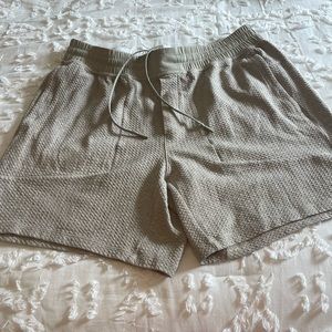 Lulu lemon at ease shorts